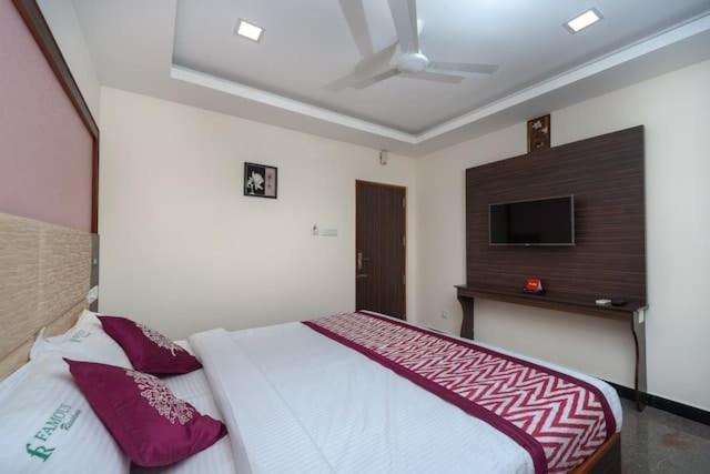 Отель Famous Residency Tiruchirappalli Экстерьер фото