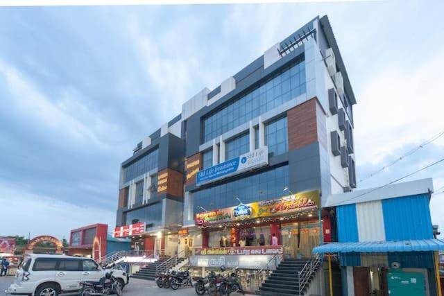 Отель Famous Residency Tiruchirappalli Экстерьер фото