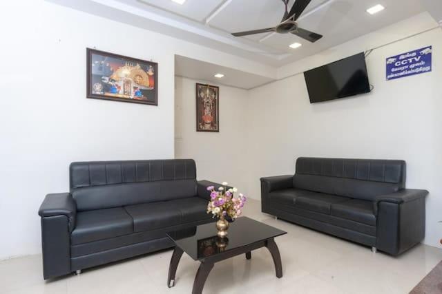 Отель Famous Residency Tiruchirappalli Экстерьер фото